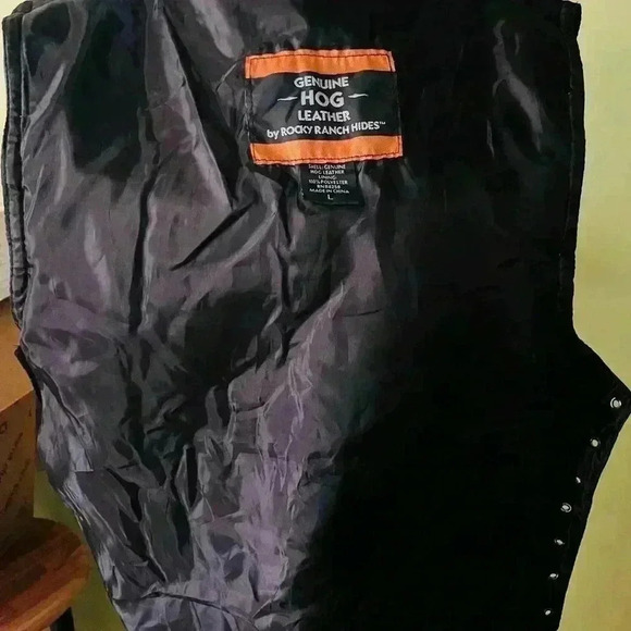 Black GENUINE HOG LEATHER VEST
BY ROCKY RANCH MIDEST - Picture 4 of 11